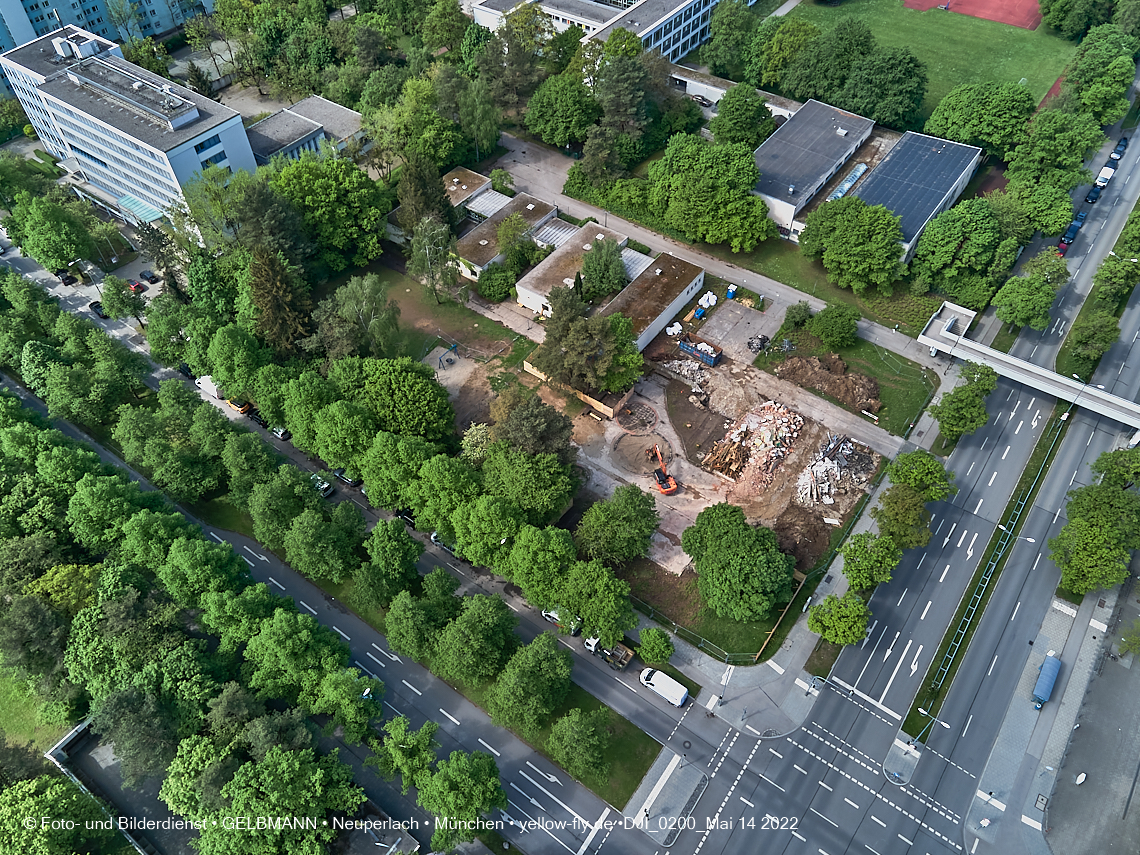 14.05.2022 - Luftbilder von der Baustelle Haus für Kinder in Neuperlach
